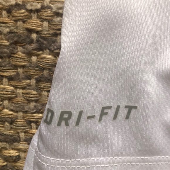 Men’s Nike Dri fit white polo - Picture 3 of 3